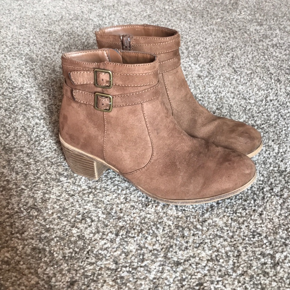American Eagle booties